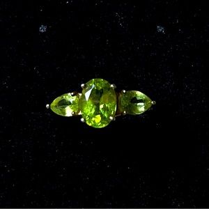 JTV Green Peridot 18K Yellow Gold over Silver 3Stone Ring 1.90ctw - Size: 6